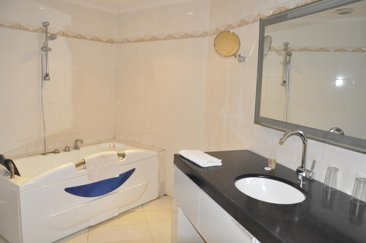 Palace Hotel Wagadugu Zewnętrze zdjęcie
