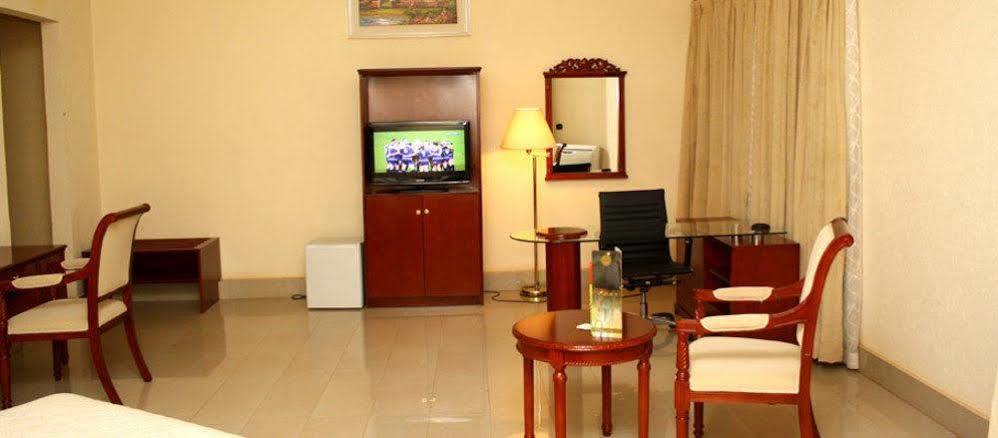 Palace Hotel Wagadugu Zewnętrze zdjęcie
